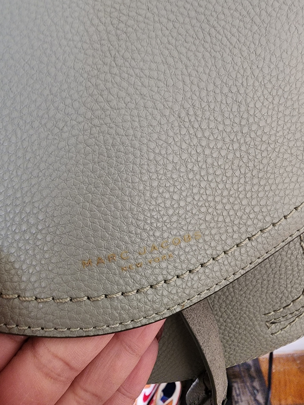 MARC JACOBS New Yorck Small Pebbled Leather Crossbody Bag in Sage Green - Picture 2 of 9